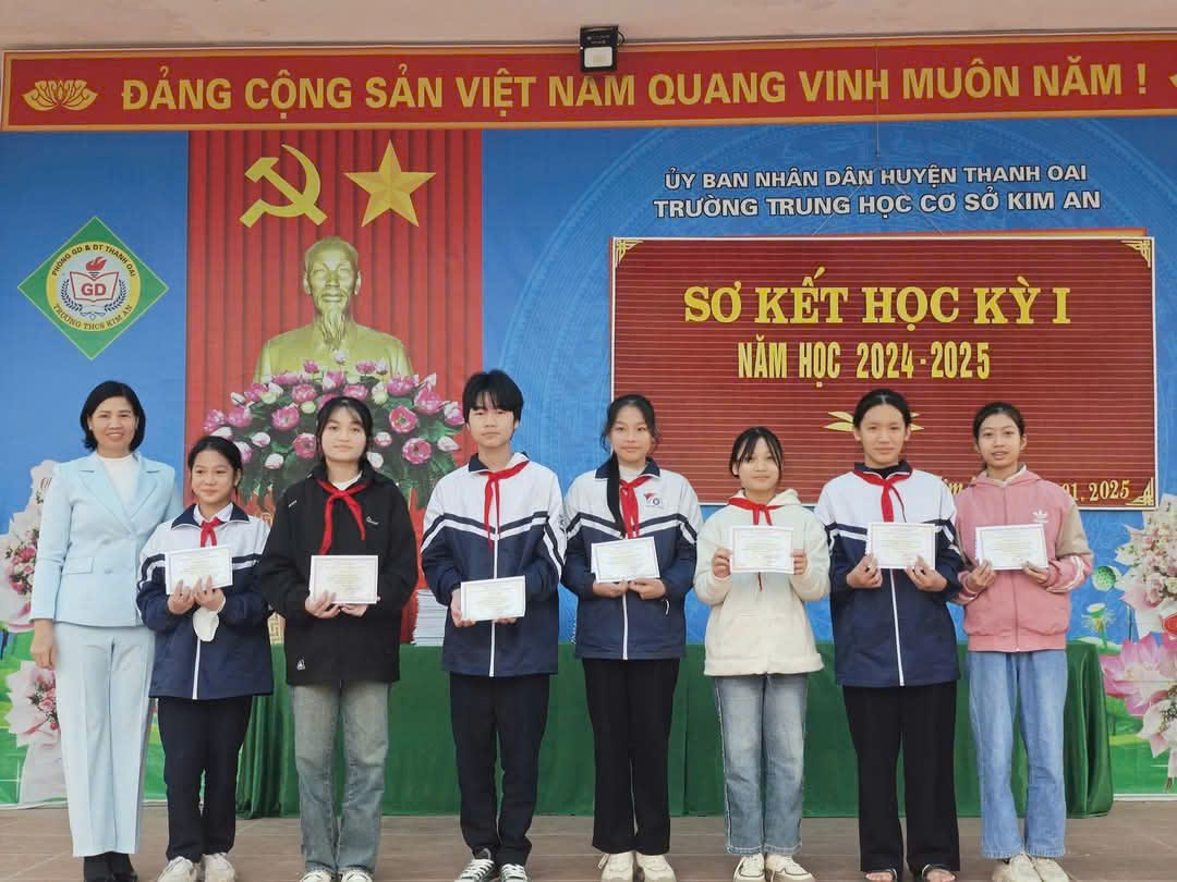 Câu lạc bộ Thiện Tâm huyện Thanh Oai  đồng hành cùng chương trình "Thắp sáng ước mơ" tặng quà cho học sinh có hoàn cảnh khó khăn nhân dịp Tết Nguyên Đán của trường THCS Kim An 🎉🥰