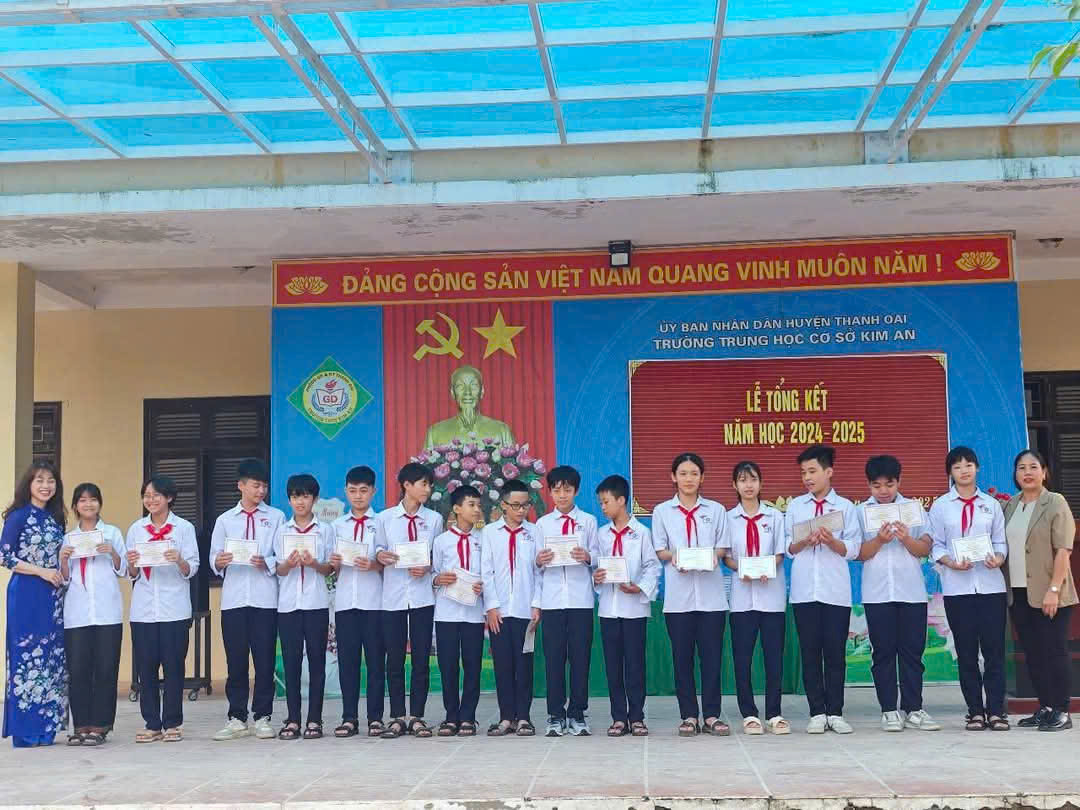 Lễ tổng kết năm học 2024-2025 và bàn giao học sinh về sinh hoạt hè